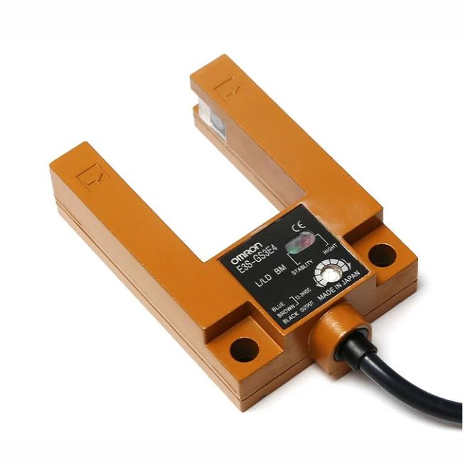Cảm biến san lấp mặt bằng thang máy Omron E3S-GS3E4